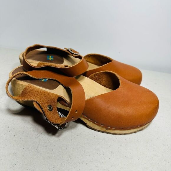 Brown Leather Kids Clogs - Picture 2 of 8